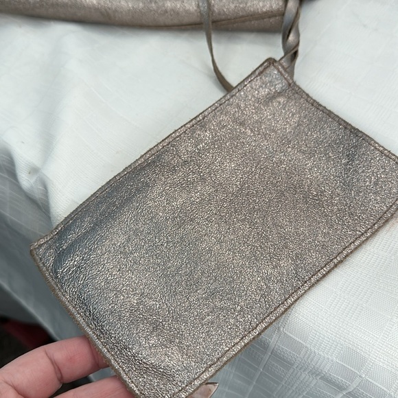 Vera Pelle leather tote in metallic gold - Picture 10 of 11